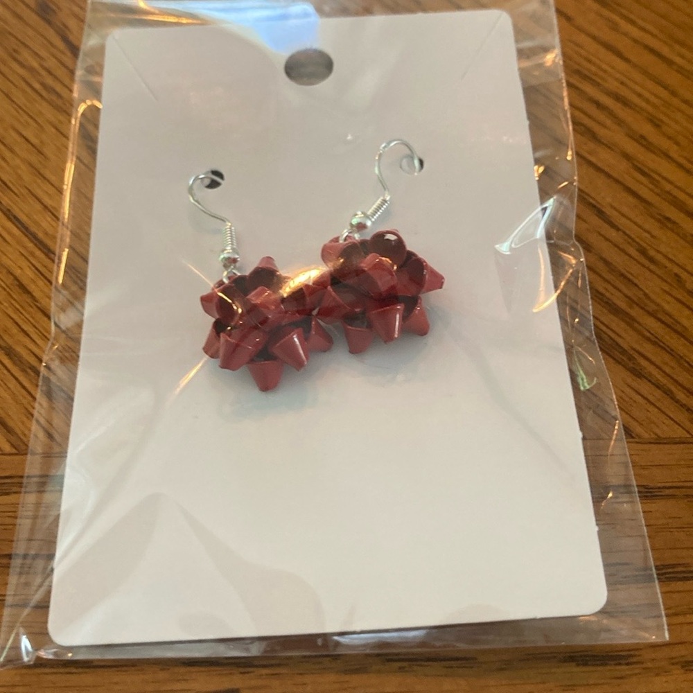 “Red Christmas Bow” earrings.